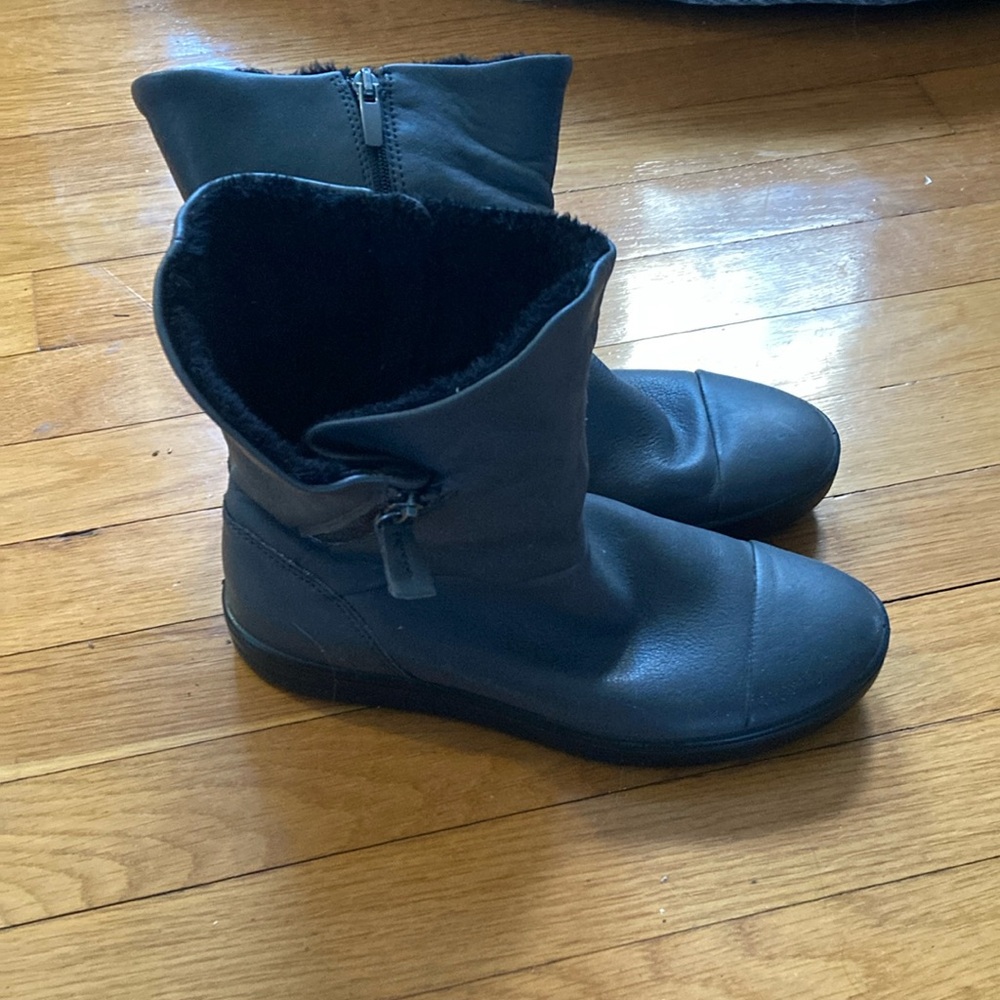 Ecco Black Ankle Boots with Faux Fur Lining